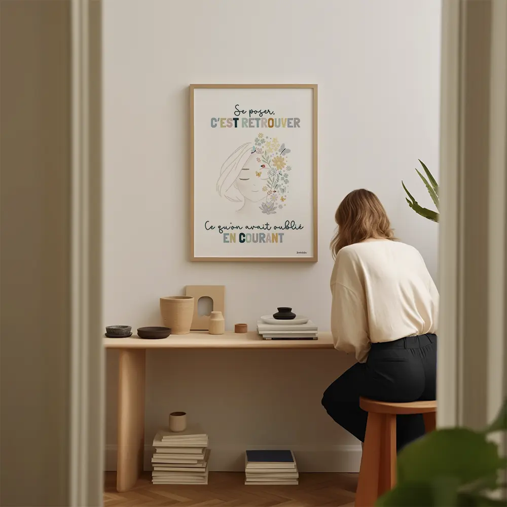 Dessin d’un visage féminin orné de fleurs et d’une citation inspirée de l’univers de l’esthétique