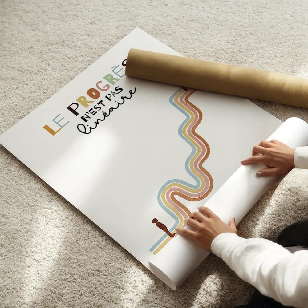 Dessin d'une courbe non linéaire représentant le progrès avec deux silhouettes d'enfants, une en bas et l'autre en haut