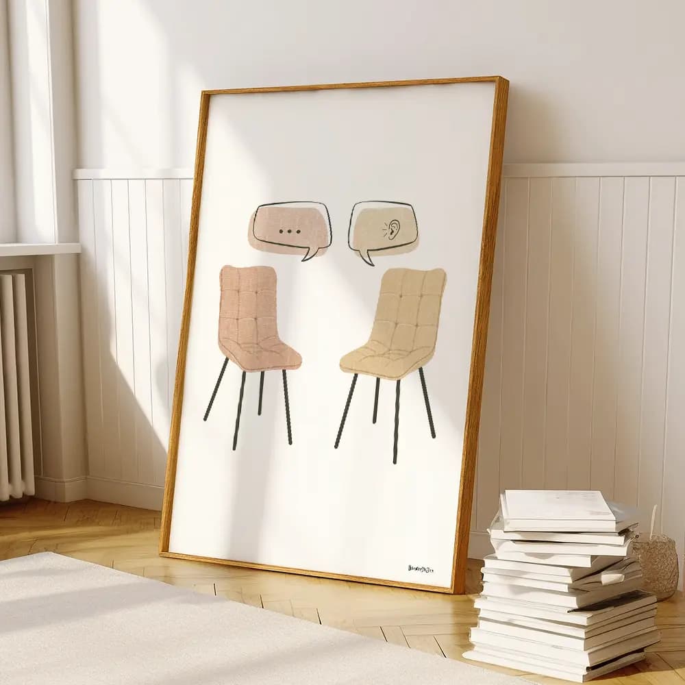 Deux chaises, une rose et une jaune, face à face avec des bulles au-dessus pour symboliser l’échange et l'écoute.