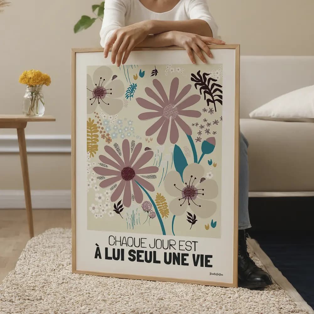 Illustration dessinée à la main en couleurs paon d'une multitude de fleurs et plantes de différentes taille et forme