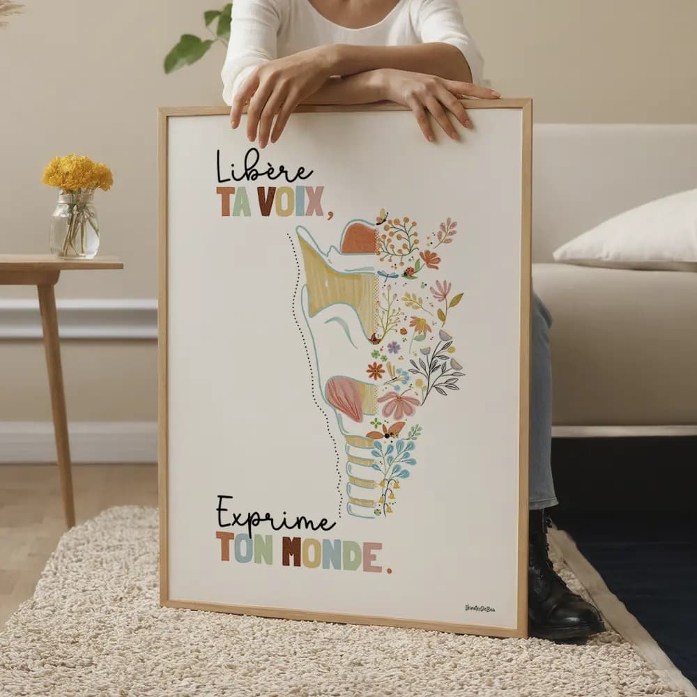Illustration aquarelle montre un larynx en fleur. Une phrase inspirante est inscrite : Libère ta voix, exprime ton monde.
