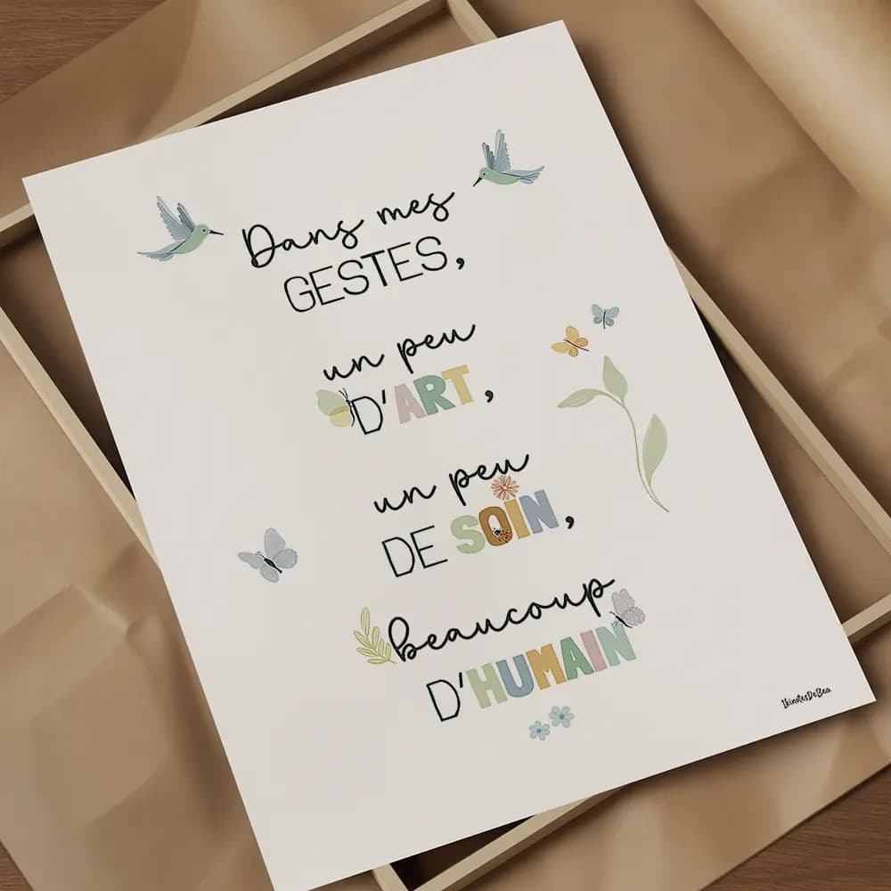 Citation artisan Affiche pastel douce montrant la citation avec des oiseaux, papillons légers et fleurs délicates.