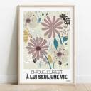 Chaque jour est à lui seul une vie Illustration dessinée à la main en couleurs paon d'une multitude de fleurs et plantes de différentes taille et forme