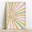 Petits mots positifs Dessin d'un soleil aux couleurs aquarelle dont chaque rayon coloré contient un mot positif.