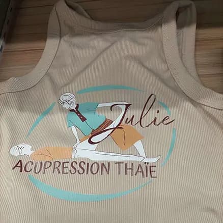 T shirt acupression thaïe Photo T-shirt avec logo acupression thaïe